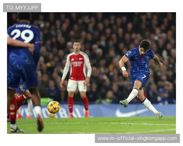 切尔西前锋训练：禁区内的第一触球与快速射门成为焦点